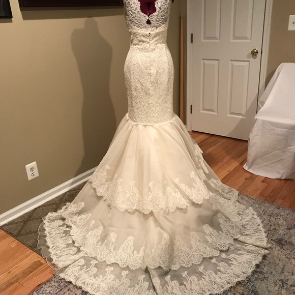 Dresses - Picture 4 of 4